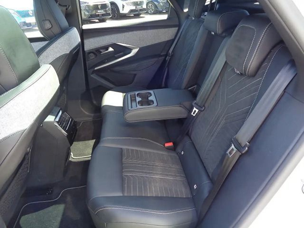 Peugeot E-3008
