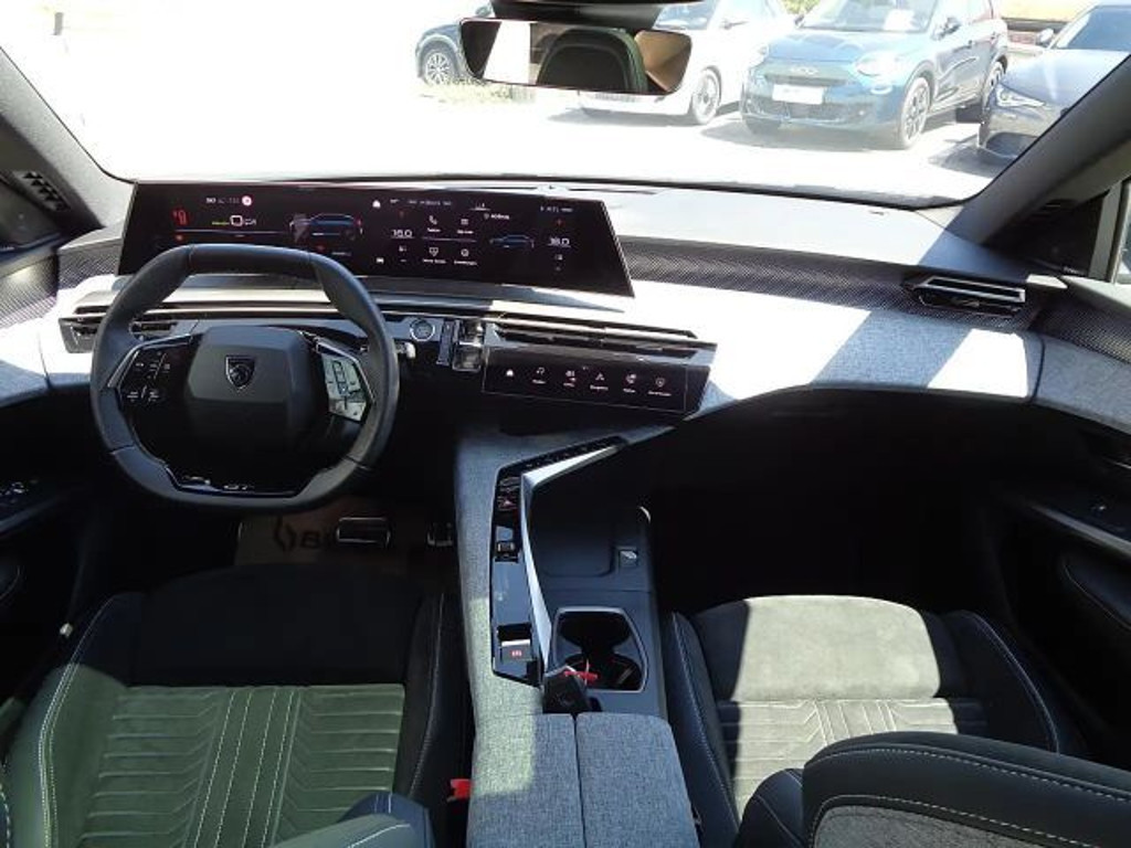 Peugeot E-3008