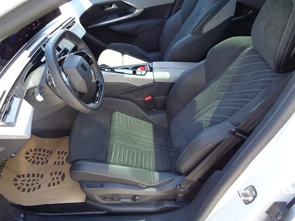 Peugeot E-3008