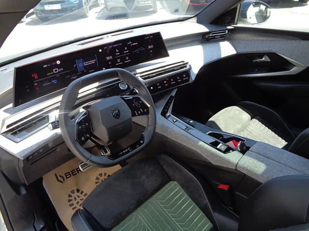 Peugeot E-3008