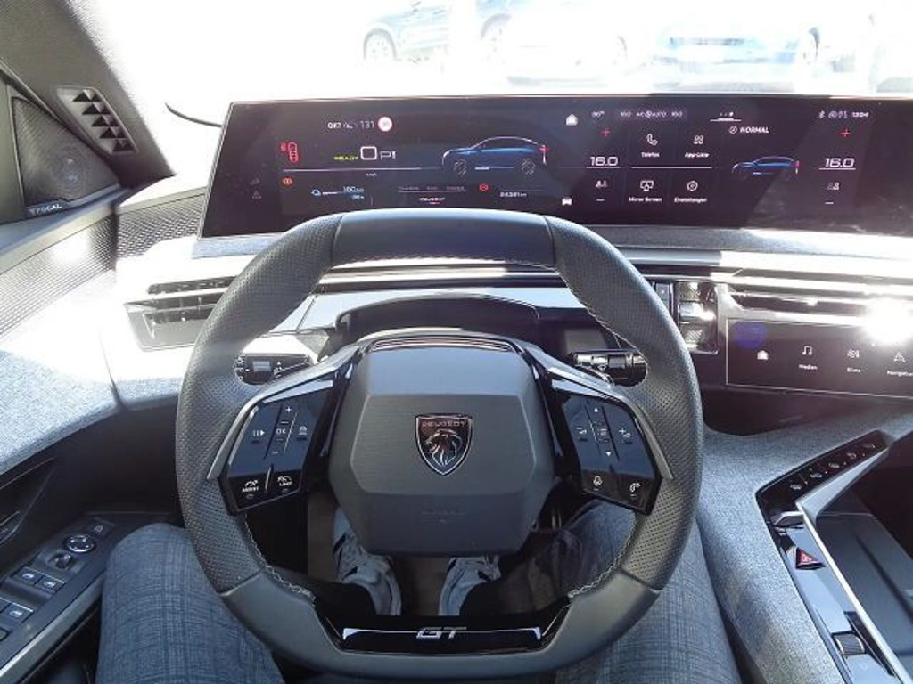 Peugeot E-3008