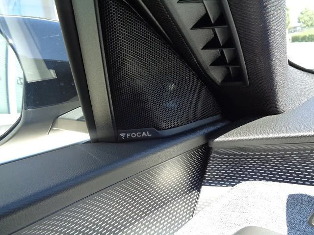 Peugeot E-3008