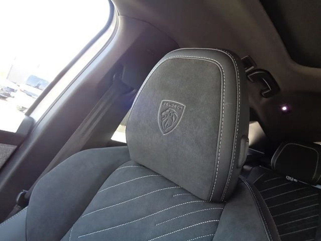 Peugeot E-3008