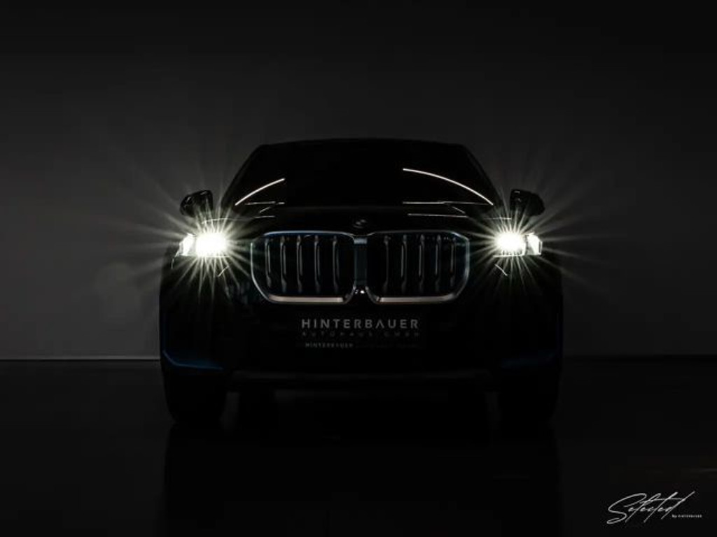 BMW iX1