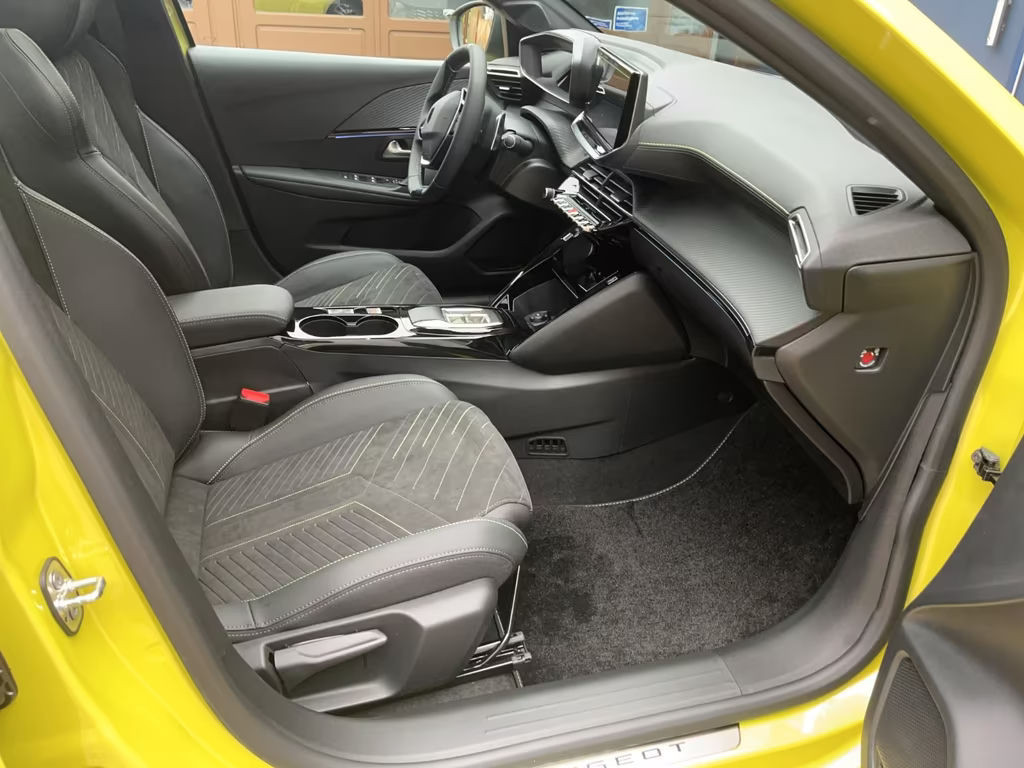 Peugeot e-208