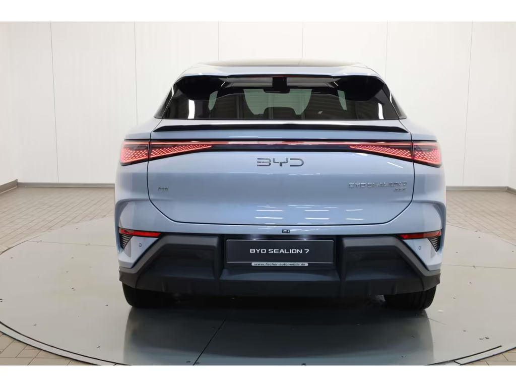 BYD Sealion 7