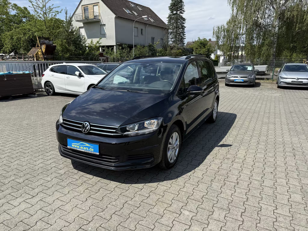 Volkswagen Touran Comf 1,5 TSI Navi ACC Kamera SHA TWA P-Dach AHK