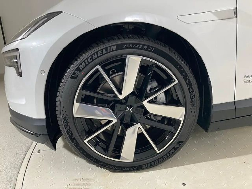Polestar 4