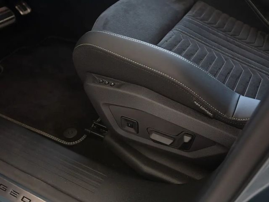 Peugeot E-5008