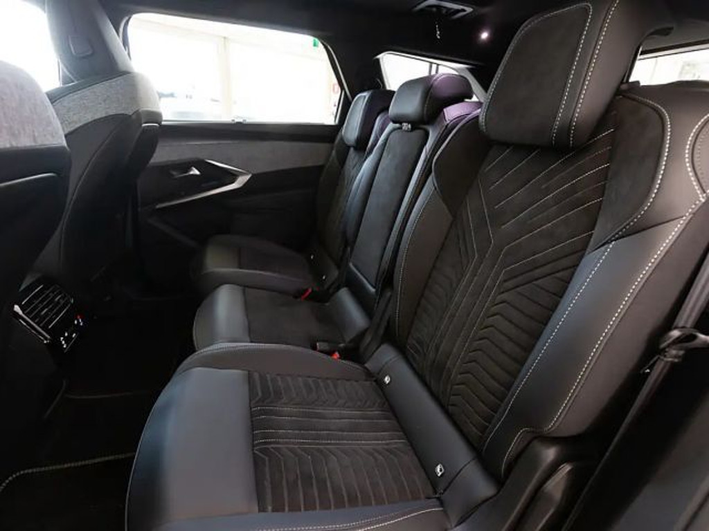 Peugeot E-5008