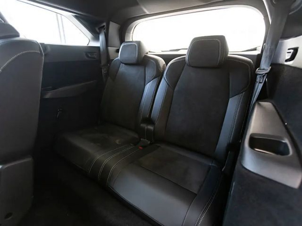 Peugeot E-5008