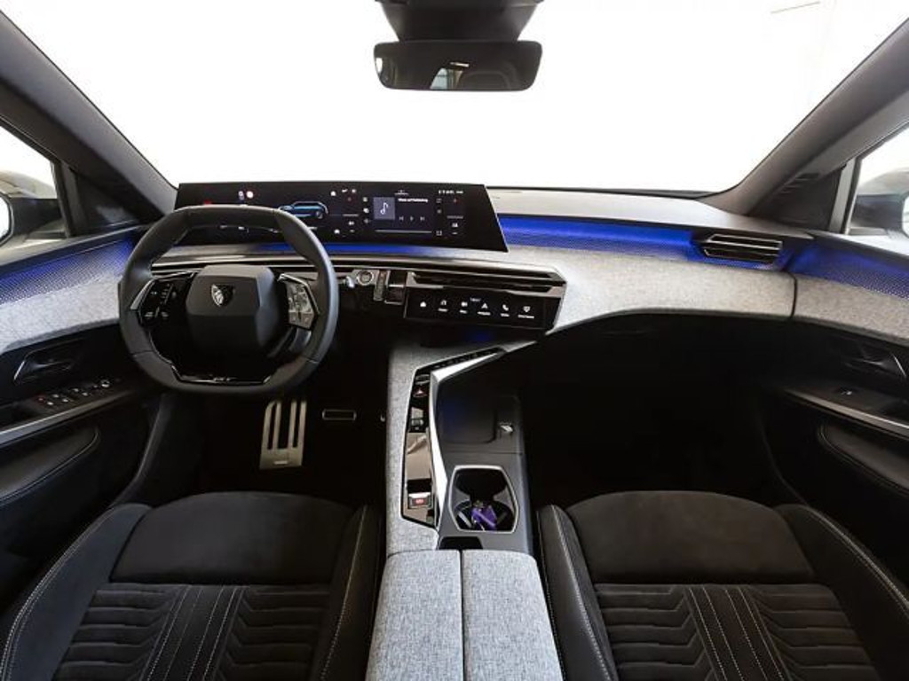 Peugeot E-5008
