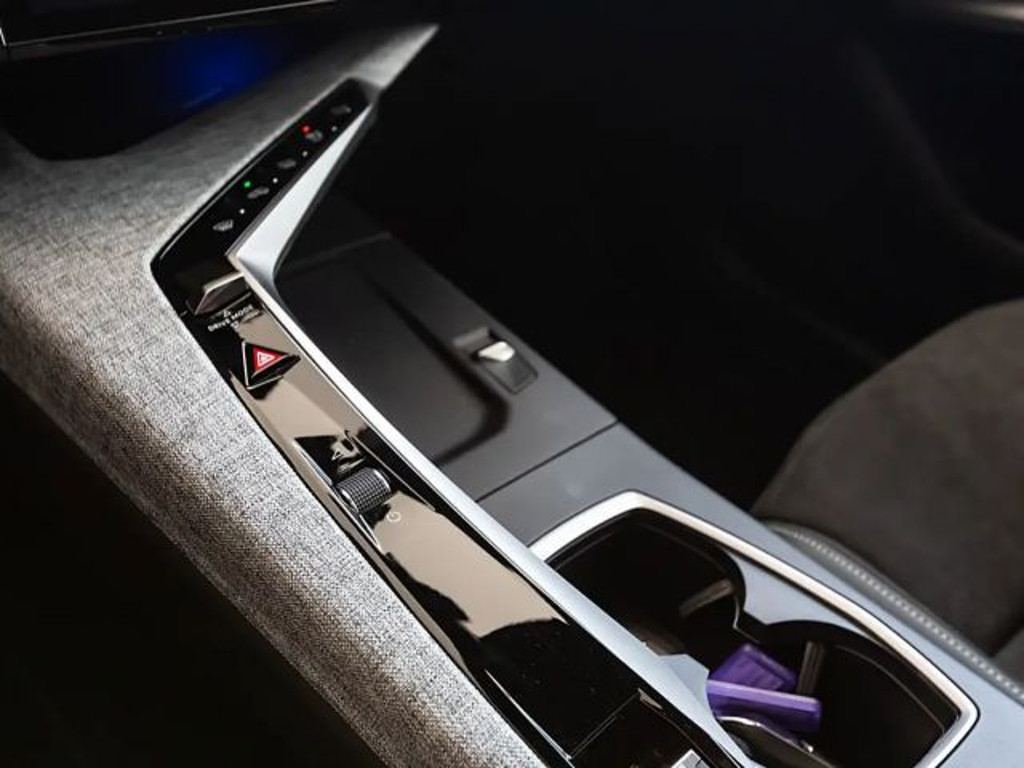 Peugeot E-5008
