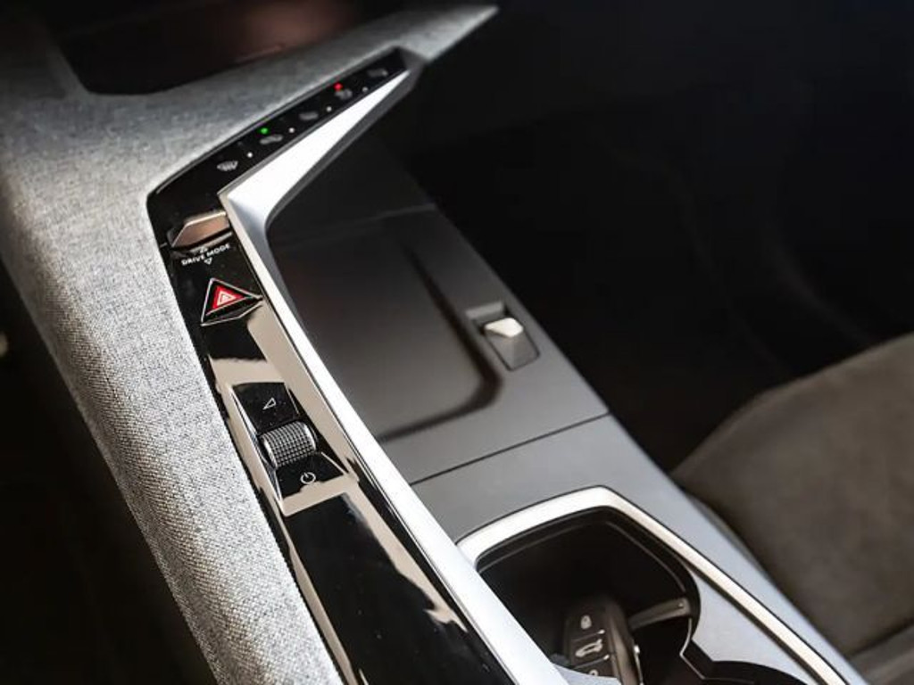 Peugeot E-5008