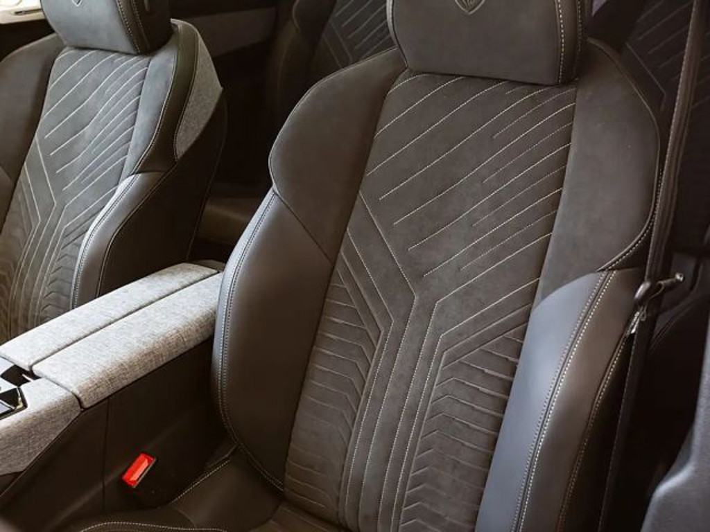 Peugeot E-5008
