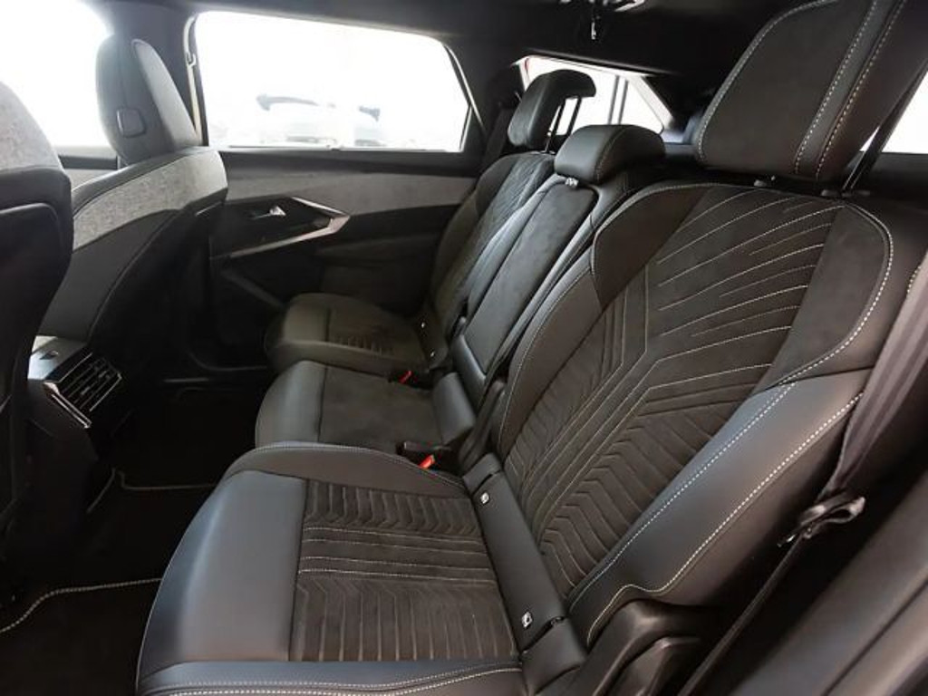Peugeot E-5008