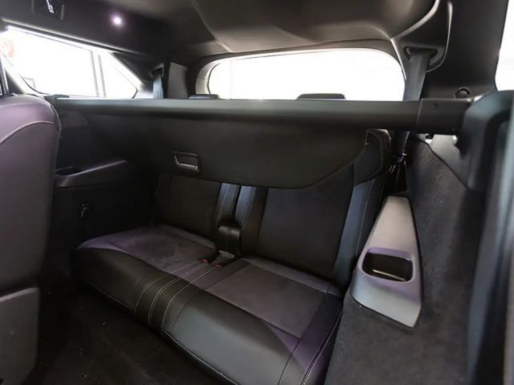 Peugeot E-5008