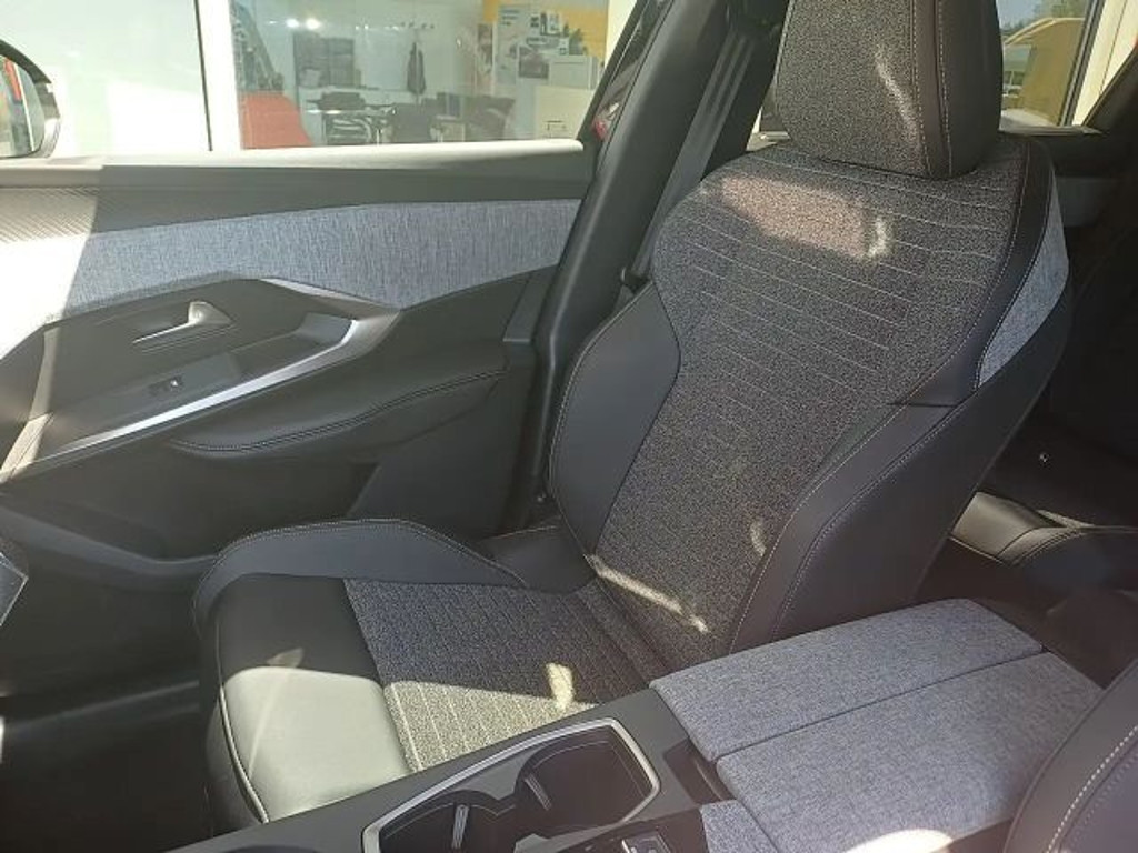 Peugeot E-5008