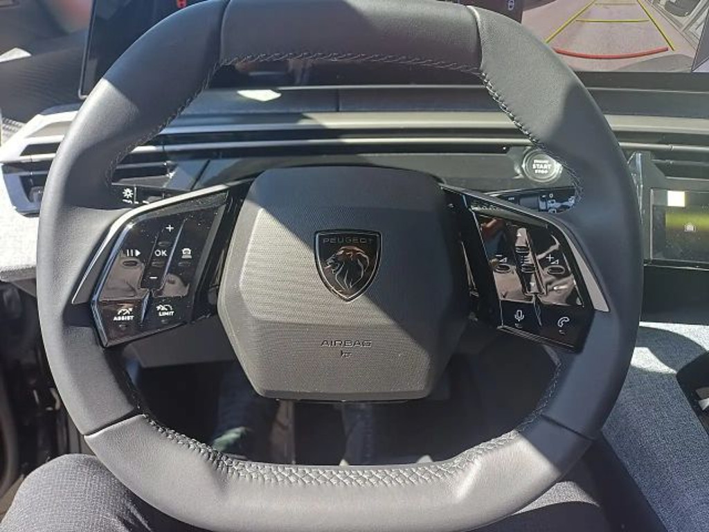 Peugeot E-5008