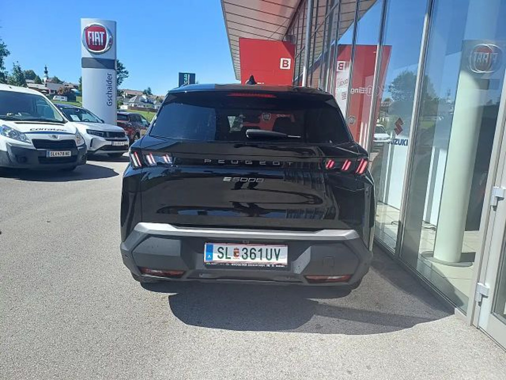 Peugeot E-5008