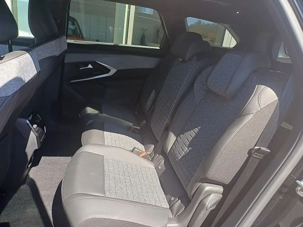 Peugeot E-5008