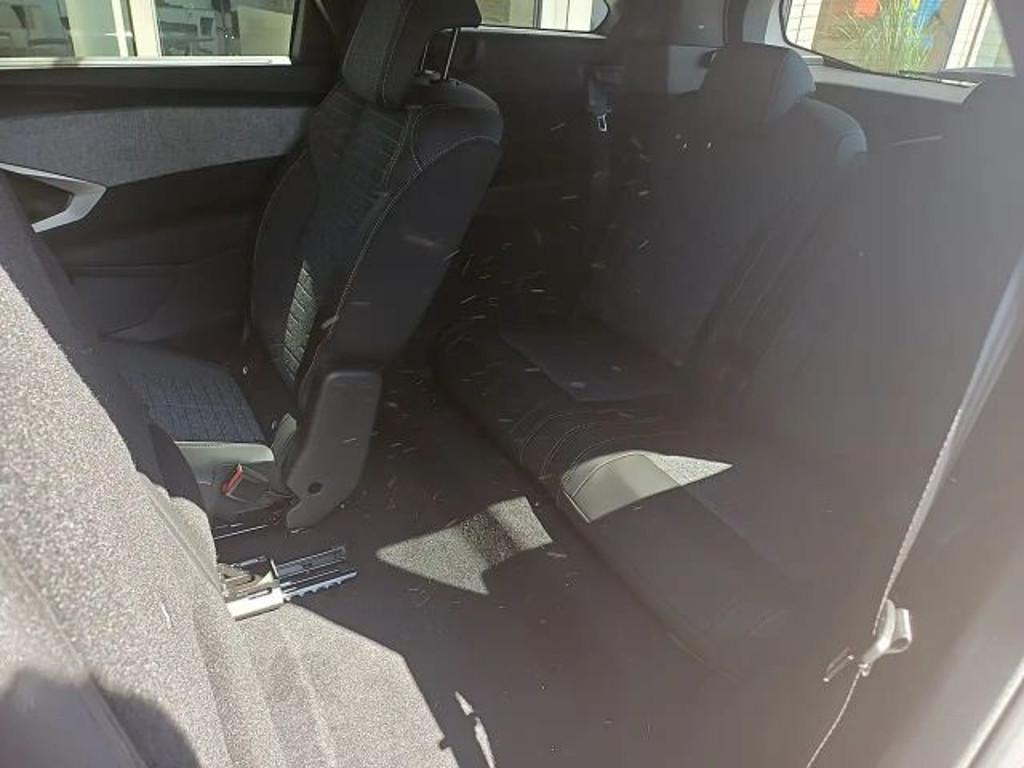Peugeot E-5008