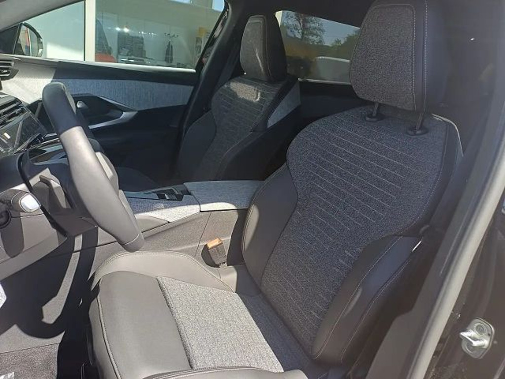Peugeot E-5008