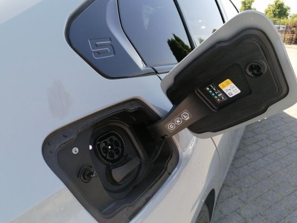 BMW i5