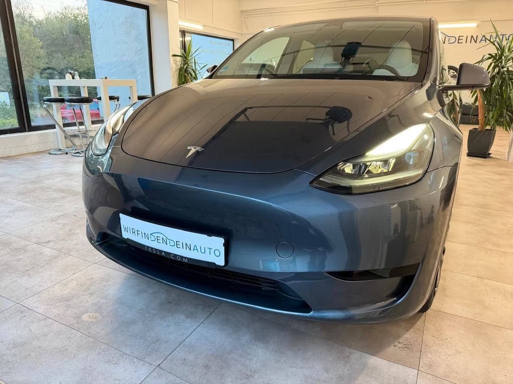 Tesla Model Y RWD