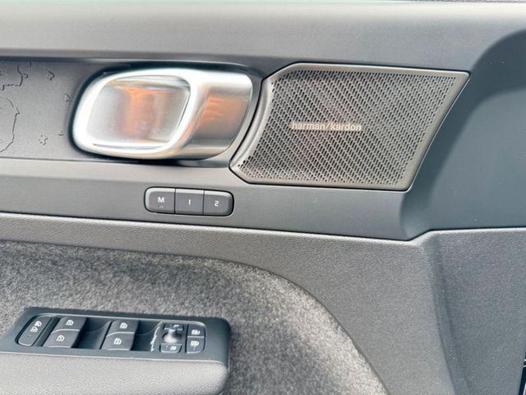 Volvo EX40