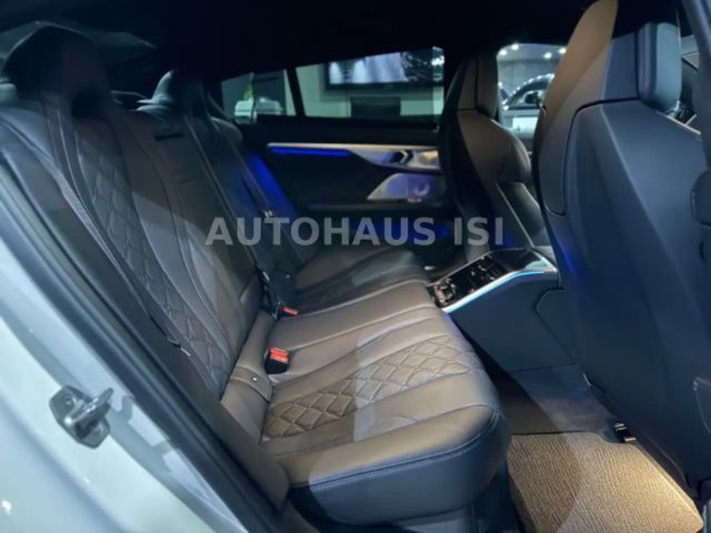 BMW M8