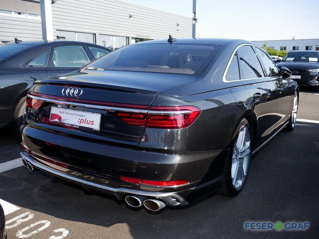 Audi S8