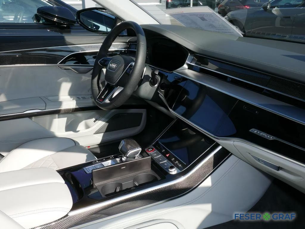 Audi S8