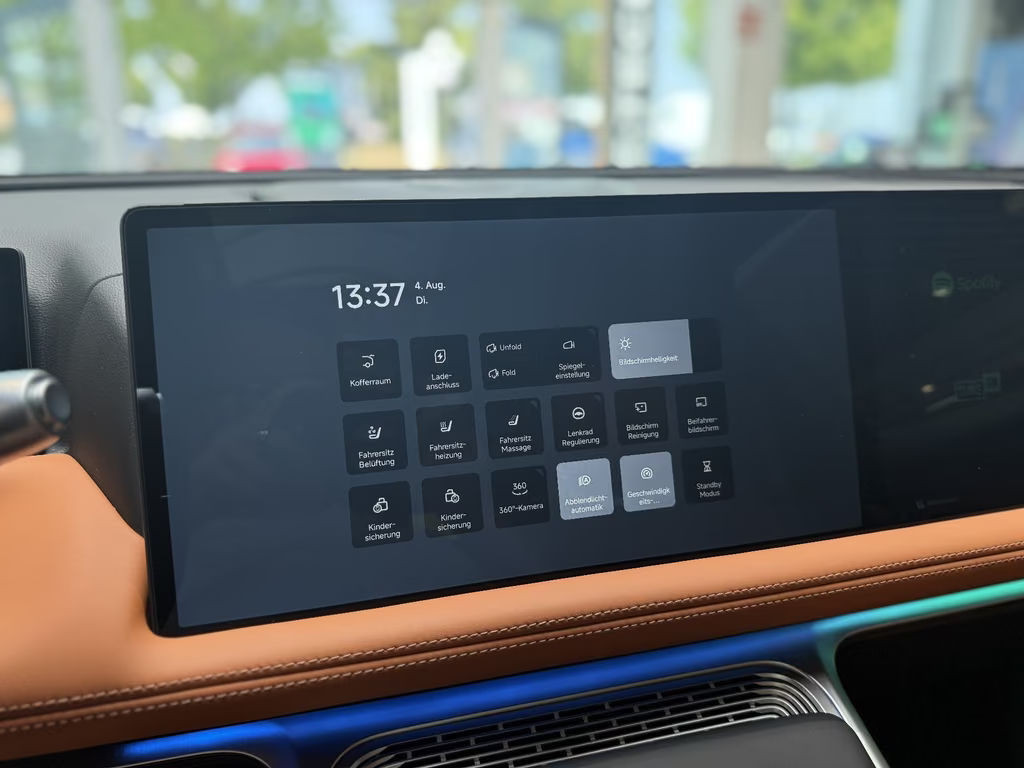 Xpeng G9