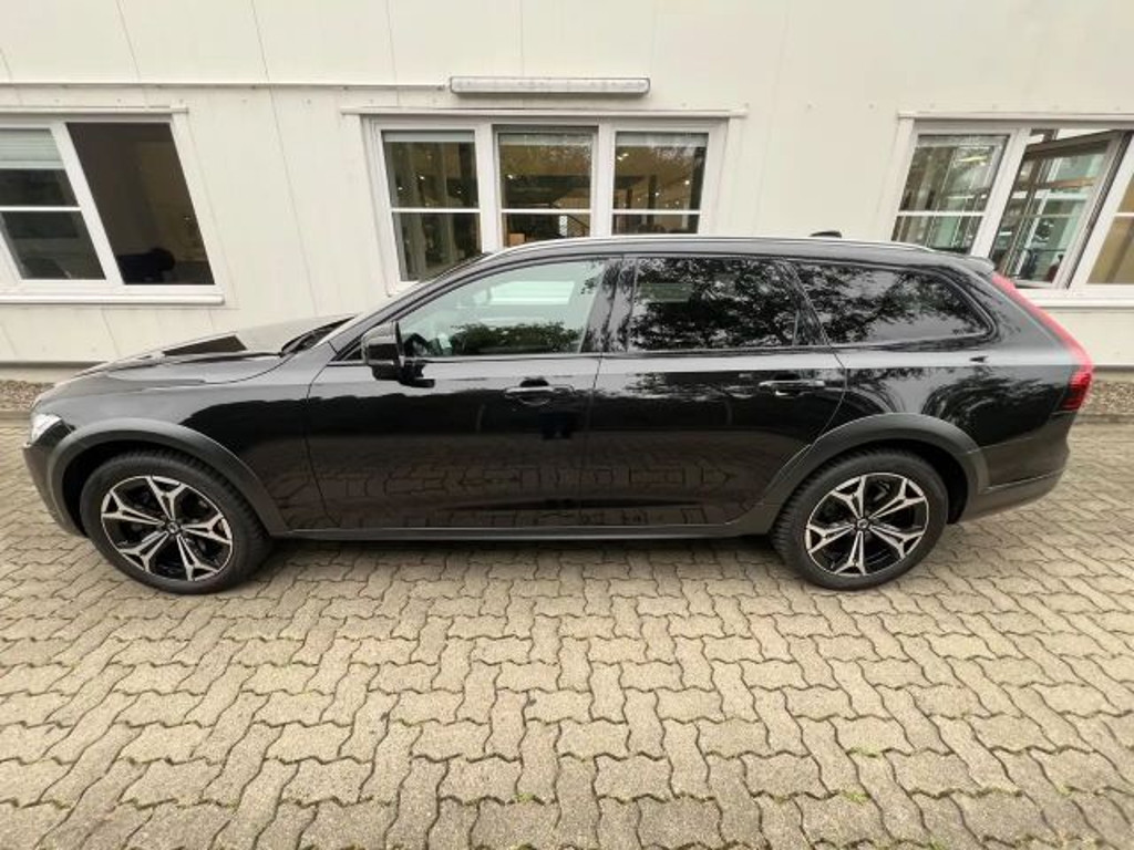 Volvo V90 Cross Country