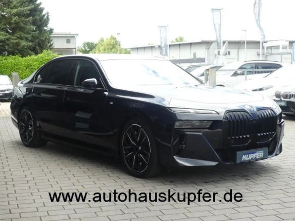 BMW i7