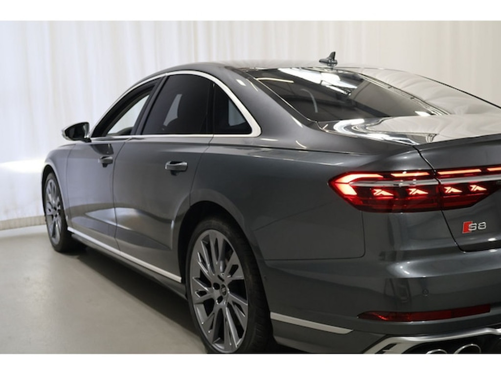 Audi S8