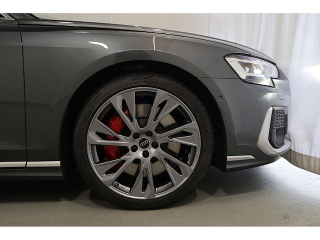 Audi S8