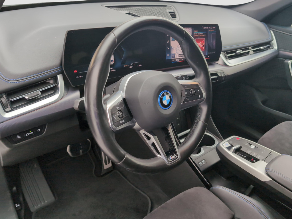 BMW iX1
