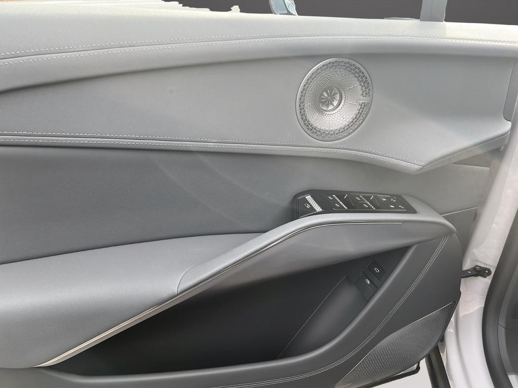 Lotus Eletre