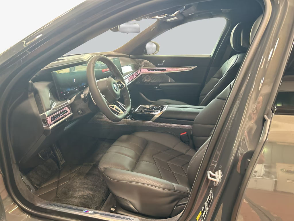BMW i7
