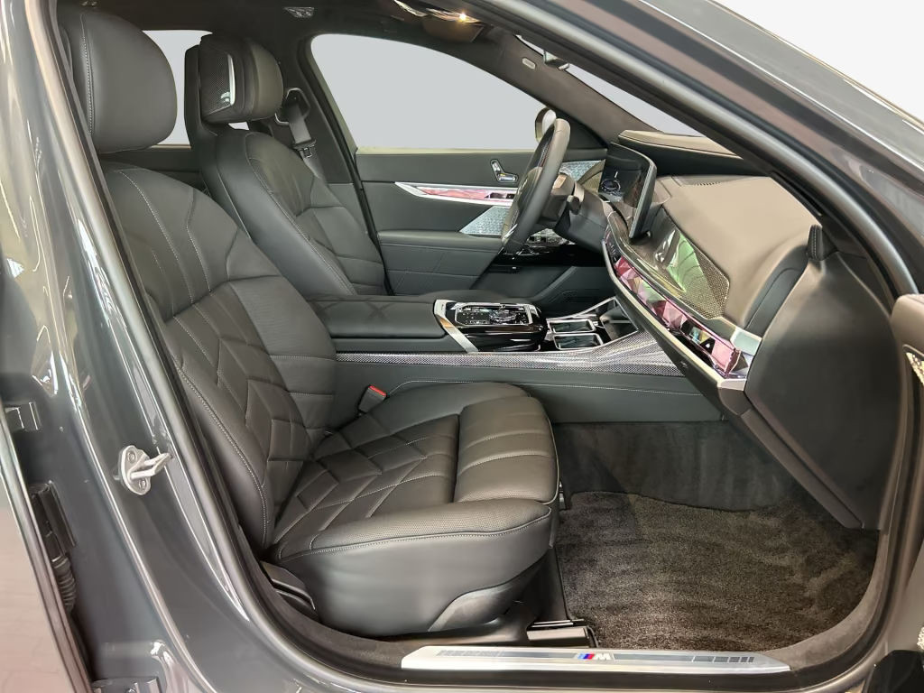 BMW i7