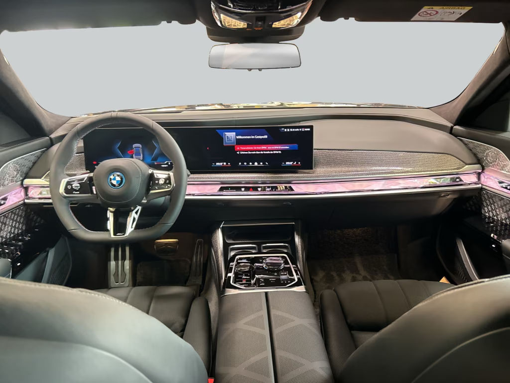 BMW i7