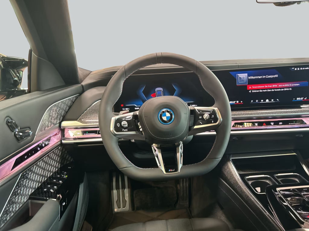 BMW i7