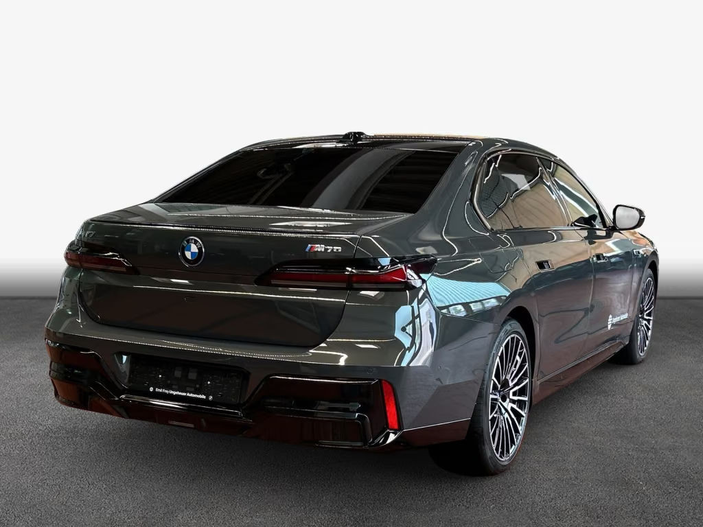 BMW i7