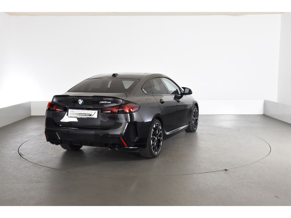 BMW M235