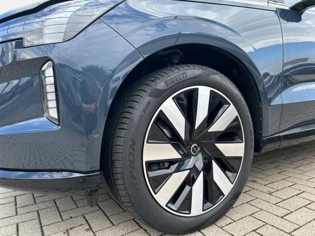 Volvo EX90
