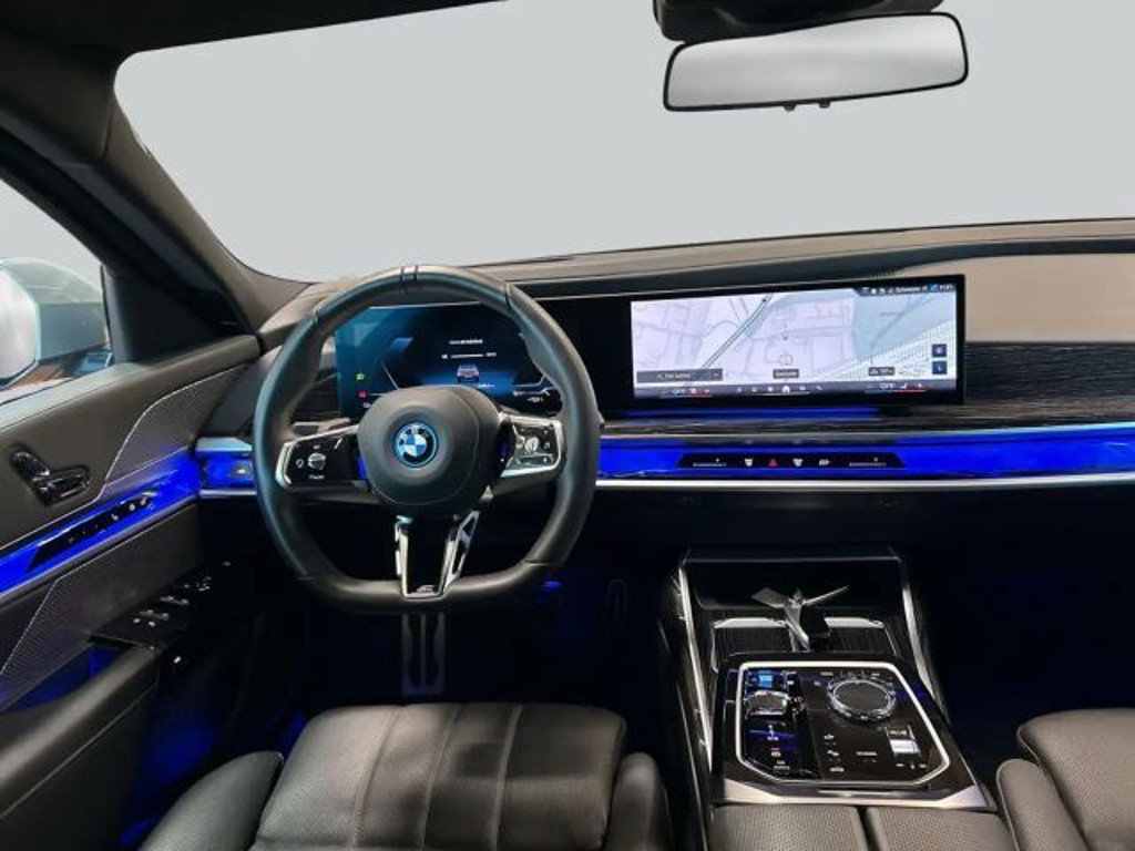 BMW i7