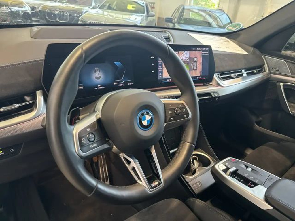 BMW iX1