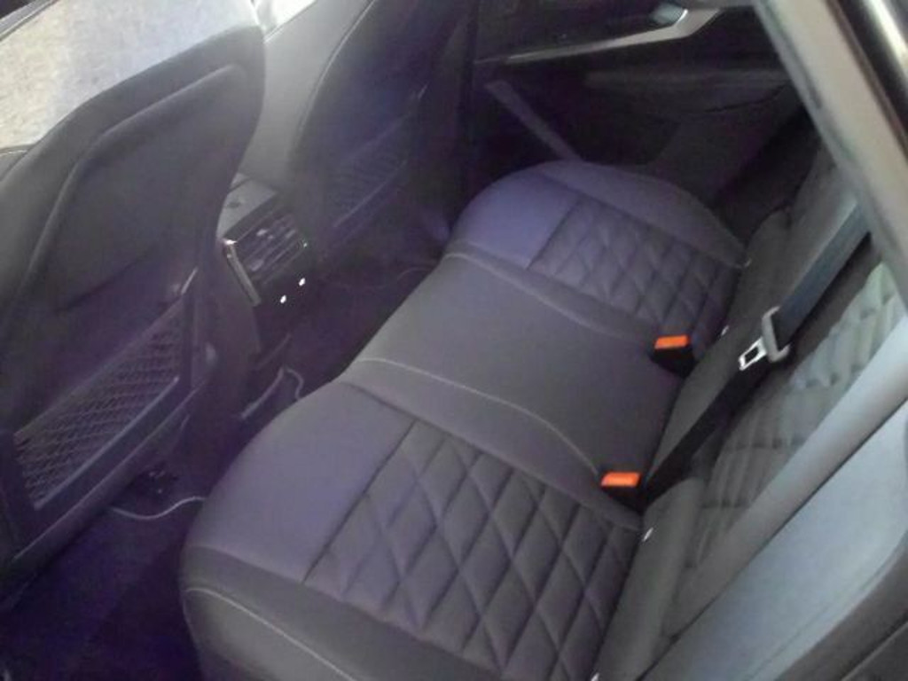 Peugeot E-3008